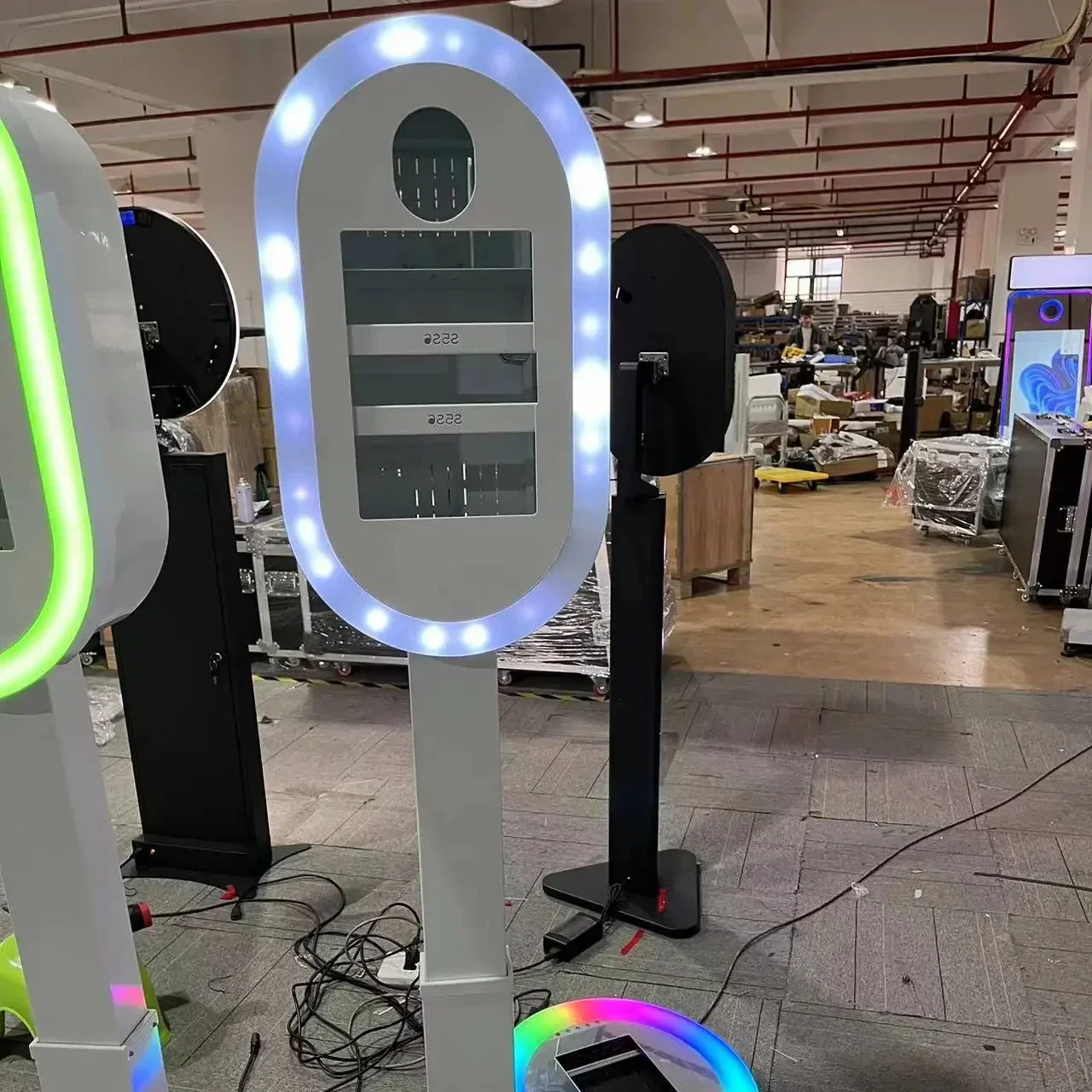 

Hot salesoval Ipad photo booth portable selfie booth RGB light machine camera video portable mirror photo booth