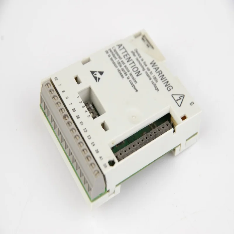 

Новый оригинальный модуль E82ZAFSC001 13140245 в наличии