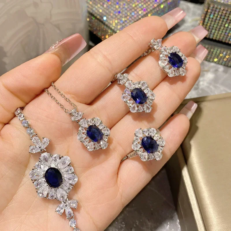 

MDL Moissanite Styl. Ювелирный модный комплект, позолоченный кулон с имитацией голубя и рубинами, 10*12, серьги, свободное кольцо, четыре комплекта