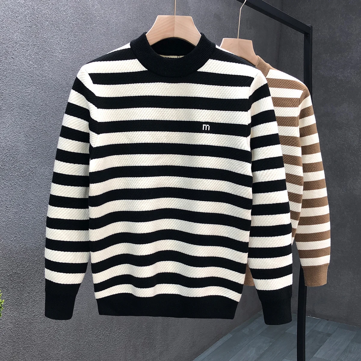 

Men's round Ne Knitted Sweater Long Sve Embroidered Stripe Inner Wear Thermal Base irt Slim Fit Casual Winter Faion