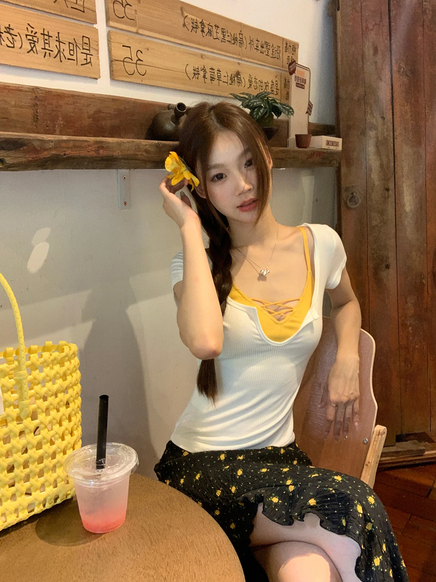 

Женская футболка Slim Fit с коротким рукавом, белого цвета, для повседневной носки, летняя модная модель, высококачественный материал, эластичное волокно