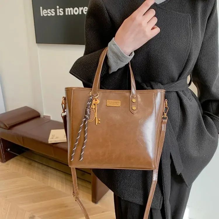 

2025 Autumn 277 New Zipper Tote Bag Shoulder Bag Fashion Retro Casual Versatile Large Capacity Handbag