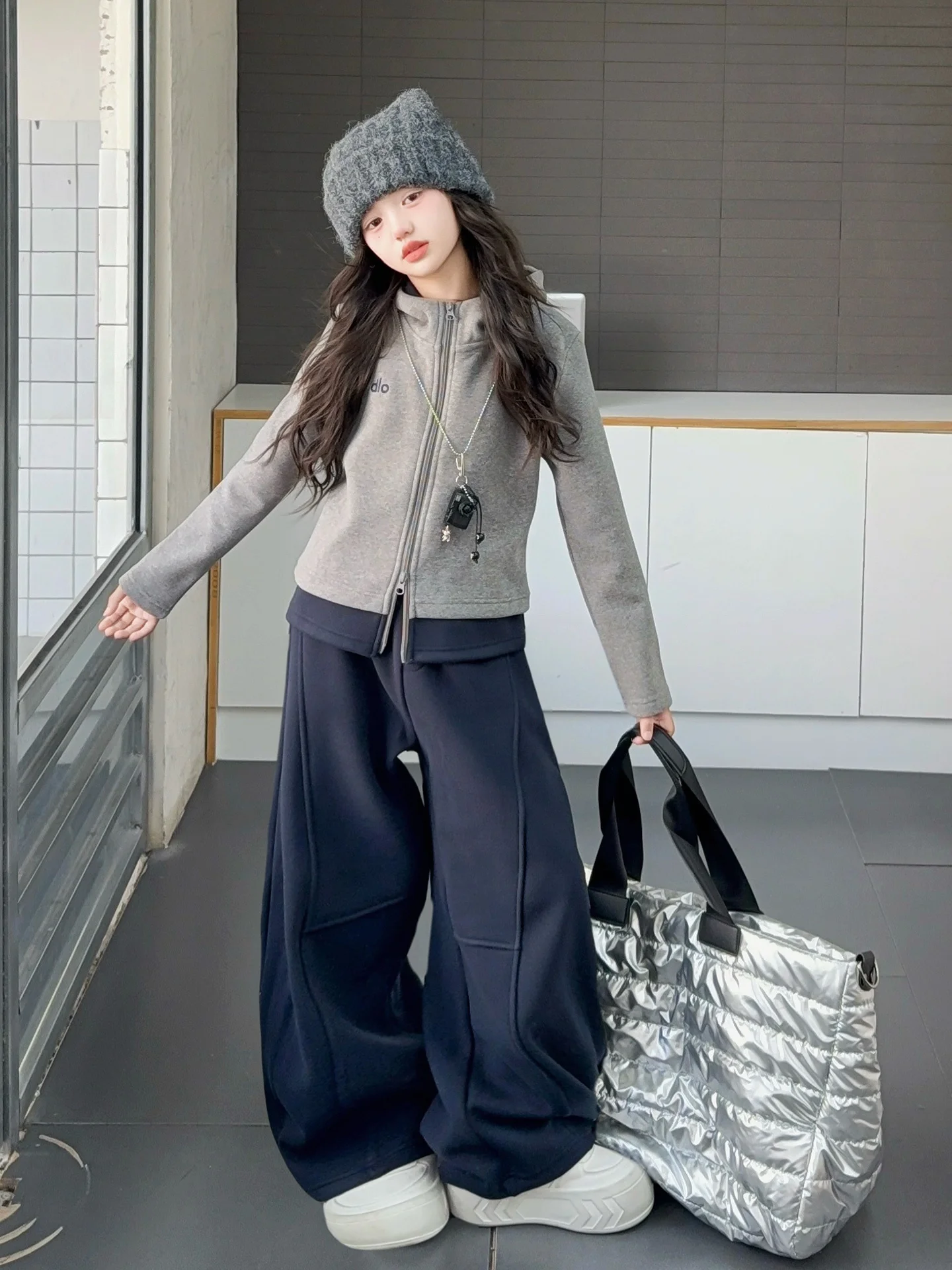 

Утепленный флисовый детский осенне-зимний комплект: модные корейские брюки с высокой талией и кофта для девочек