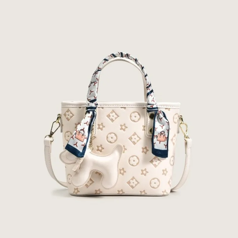 

Fashionable Women's Bag, Elegant Handbag with Timeless Appeal, Portable Clutch for Weddings