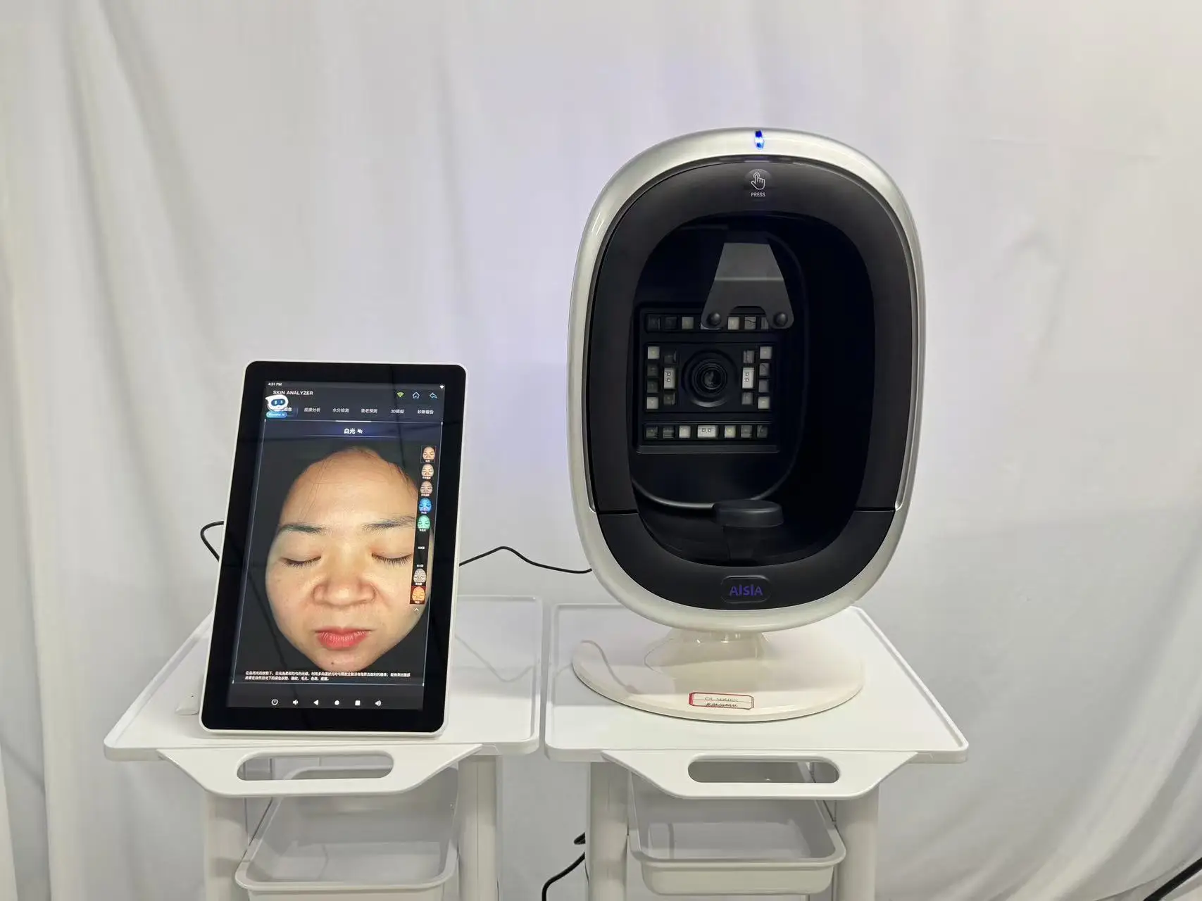 

Professional skin detection equipment accurately identify skin texture fine lines spots of inflammation and other subtle changes