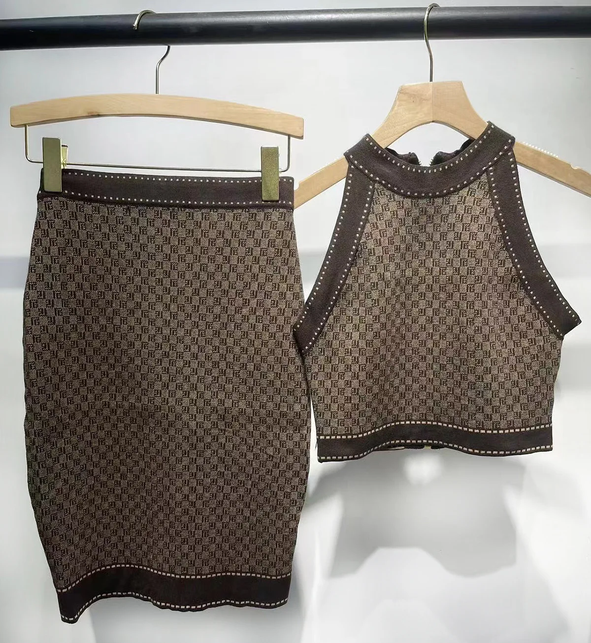

Women's slim knitted two-piece suit sleeveless vest or hip sexy skirt