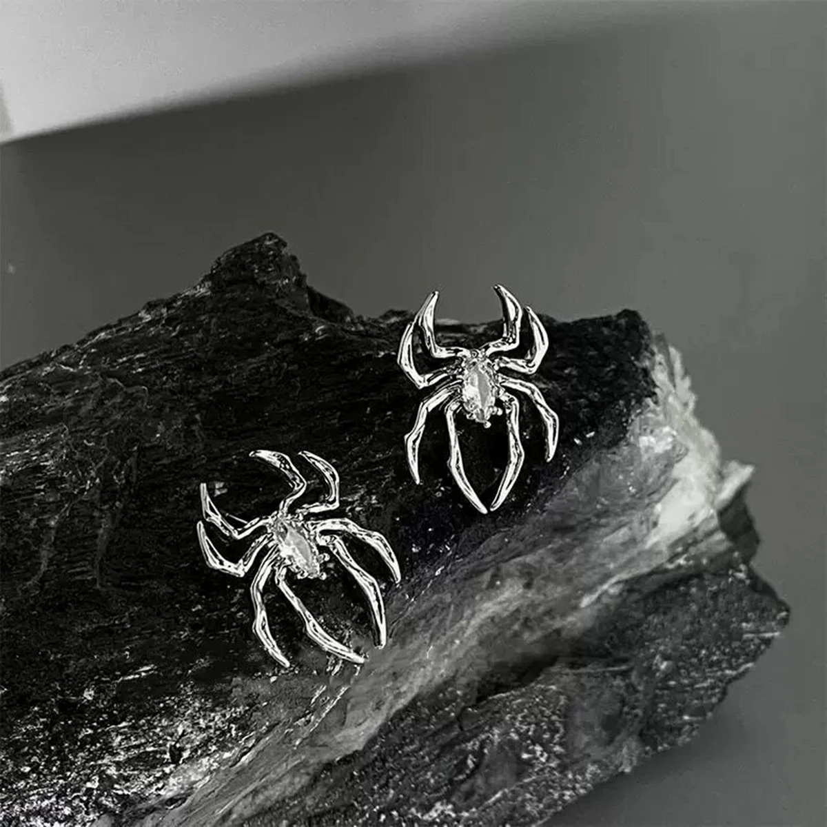 Y2K Style Spider Zircon Earrings Silver Gothic Stud Earrings for Women Halloween Cosplay Jewelry view 3