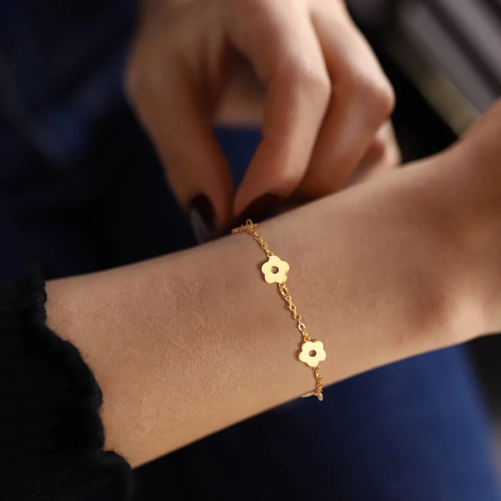 

Women's Flower Chain Bracelet, Stainless Steel Link Adjustable, Charms Gift for Girlfriend Wife