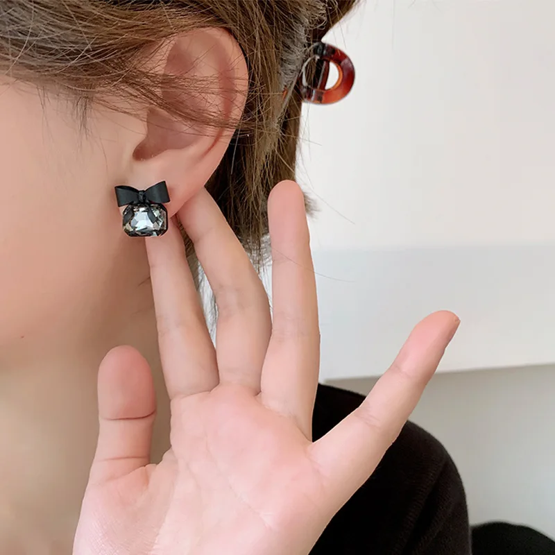 New jewelry fashion Black Color Bowknot Cube Crystal Earring Square bow Earrings for Women Pretty gift