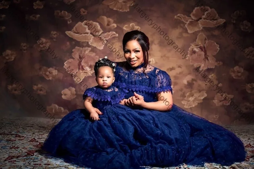 Elegant Navy Blue Lace Tulle Mom And Daugther Dresses Unique Dots Mesh Long Mother And Kids Prom Party Gows For Photo Shoot