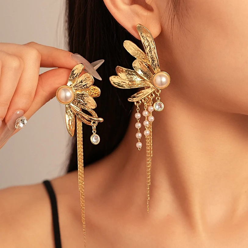 

1 Pair of Trendy Stylish Golden Long Dangle Earrings Pearl Design Hawaiian Daily Outfits Party Accessories Fashionable Stuff
