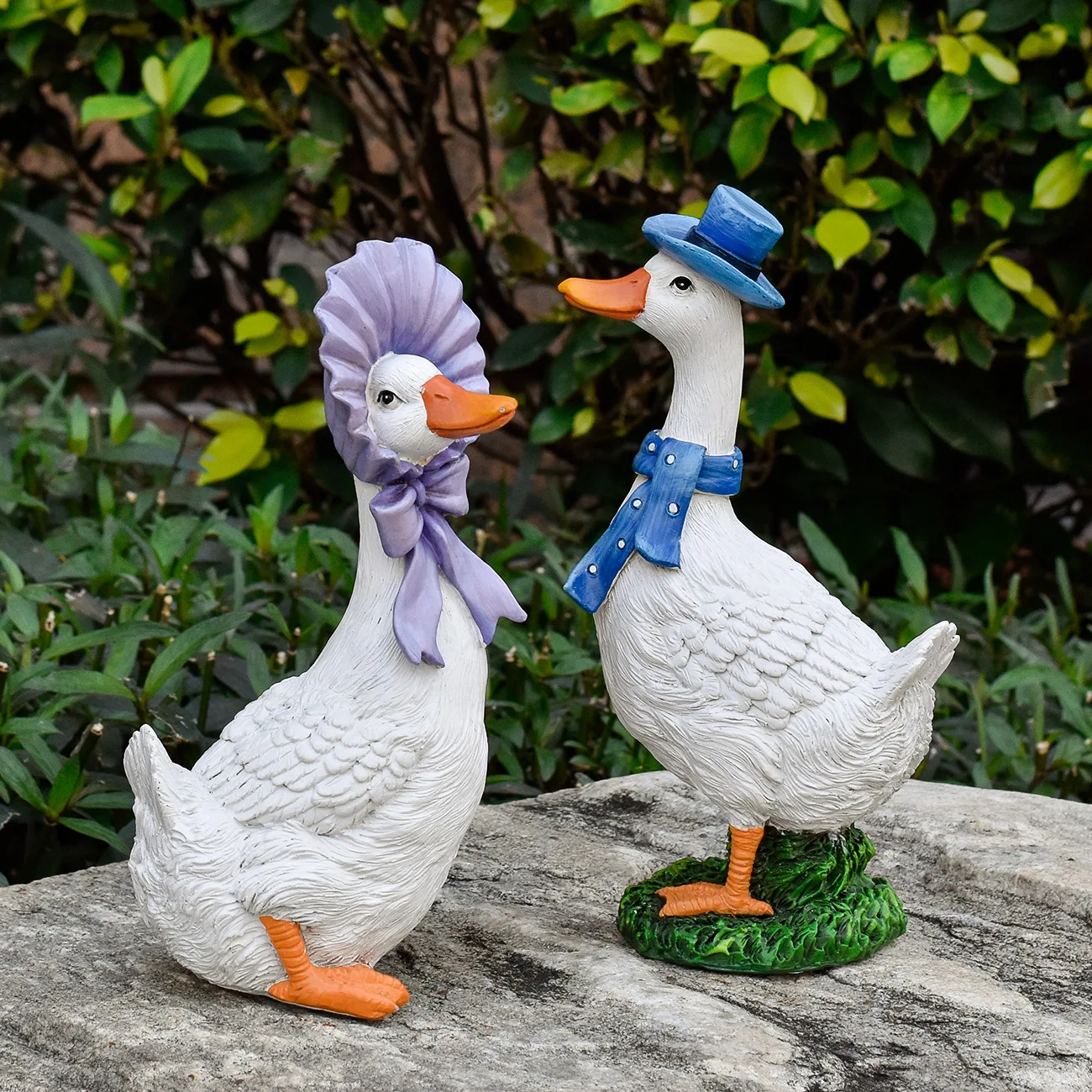 

Разноцветная мультяшная фигурка утки из смолы, миниатюрная садовая скульптура животного для сказочного дома, патио, уличного декора