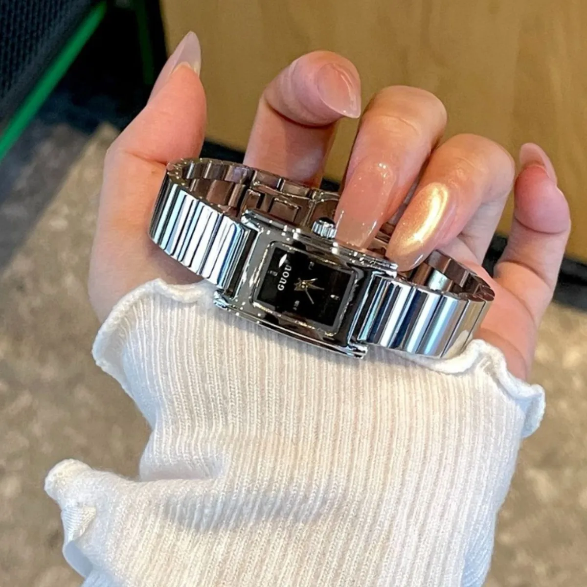 2026 Square Steel Band Quartz Watch Light Luxury Niche Retro Luxury Commuter Silver Stainless Steel Watch Gift for Women