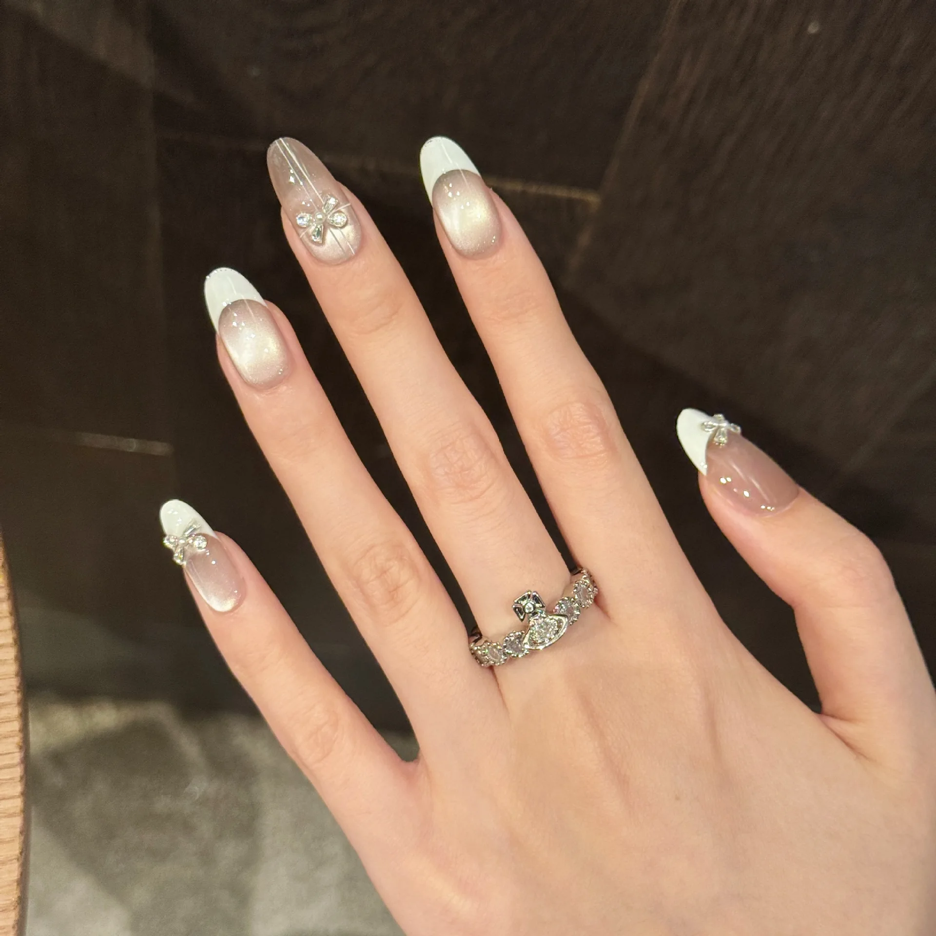 

10pcs Cat's Eye Handmade False Nails Tips White French Fake Nail Art with Glitter Bow Design Mid-length Oval Press on Nails Sets