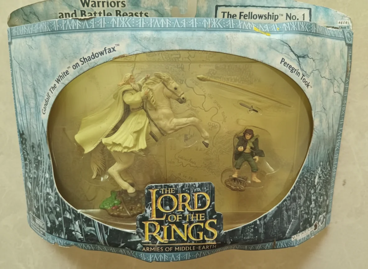 El Señor de los Anillos Ermies de la Tierra Media Gandalf El Blanco en Shadowfax y Frodo Baggins Play Along 2003 Figuras de acción
