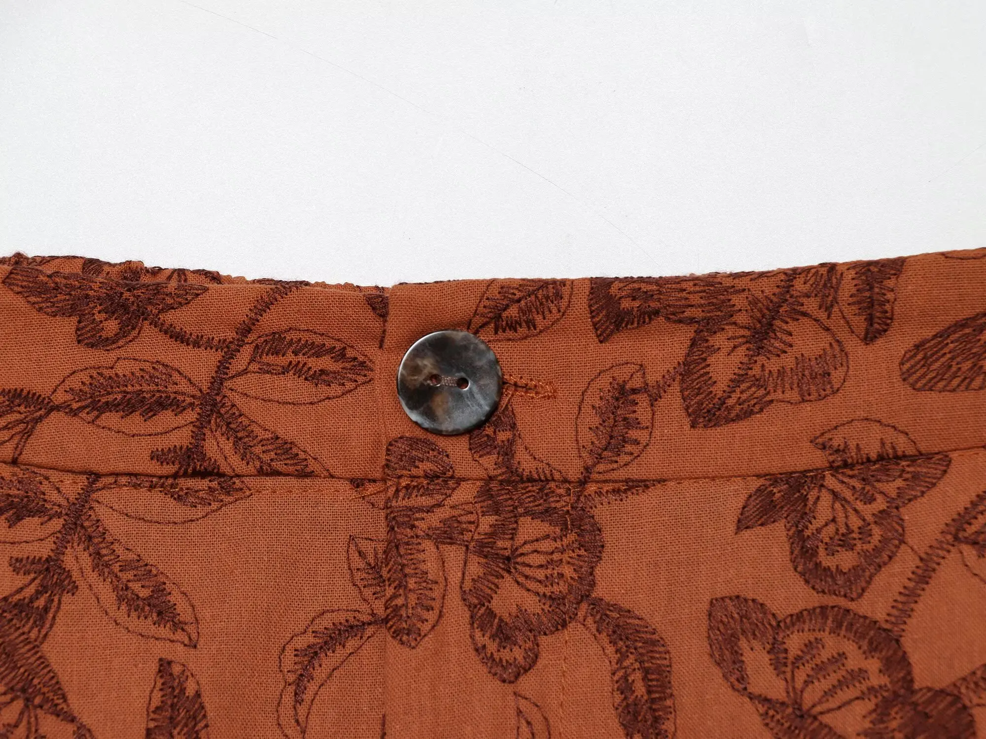 KONDALA Damen 2026 Sommerurlaub Stickerei-Set Street Style Vintage Boho Hosen-Set Elegantes Stretch-Manschetten-Weste-Hemd, Hose – Detail 23