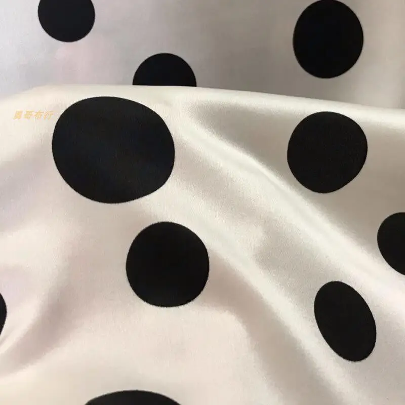 19mm black and white stretchy real silk irregular polka-dot fabric, smooth silk skirt and cheongsam cloth.