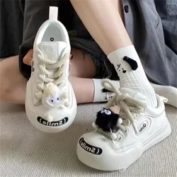 Cartoon Cute Black White Women New Fashion Kawaii scarpe grandi scarpe con plateau versatili Sneakers da Skateboard con lacci spessi