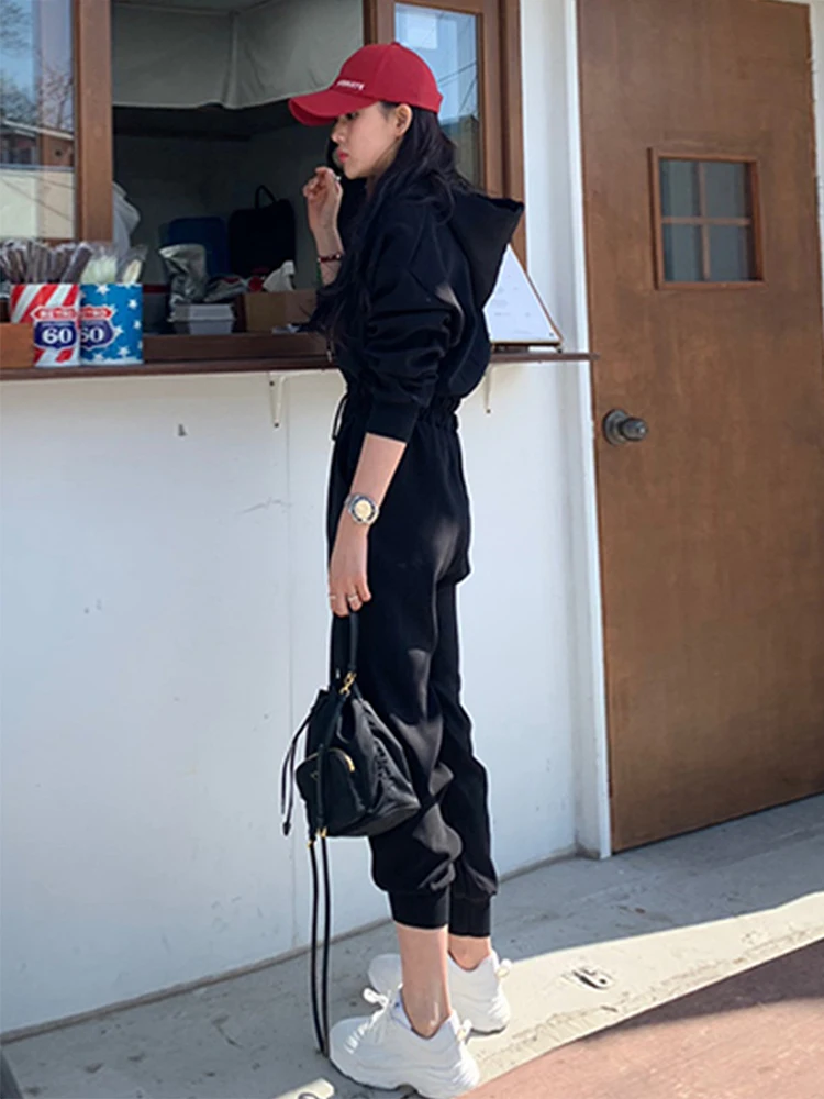 

Весенний женский повседневный спортивный костюм-комбинезон 2024: модный комплект с длинным худи и драпированными брюками с высокой талией