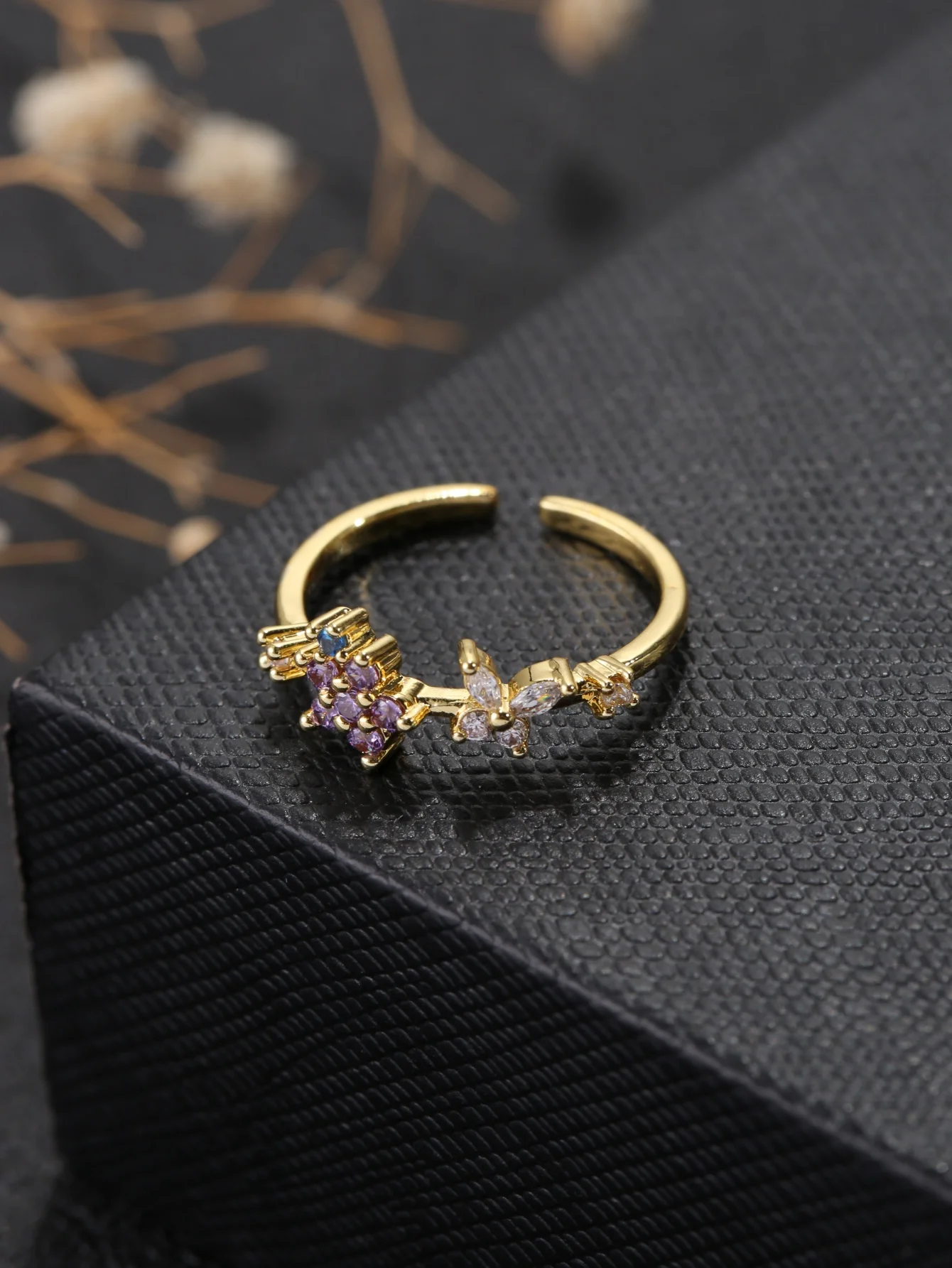 1 Piece Copper-Plated 18K Colored Diamond Rhinestone Small Flower Butterfly Splicing Open Ring, Gentle Adjustable Ring, Suitable for Women's Fresh Forest-Style Outfits, Pairing with Floral Thin Tops, and a Dynamic Fairy-Like Decorative Ring