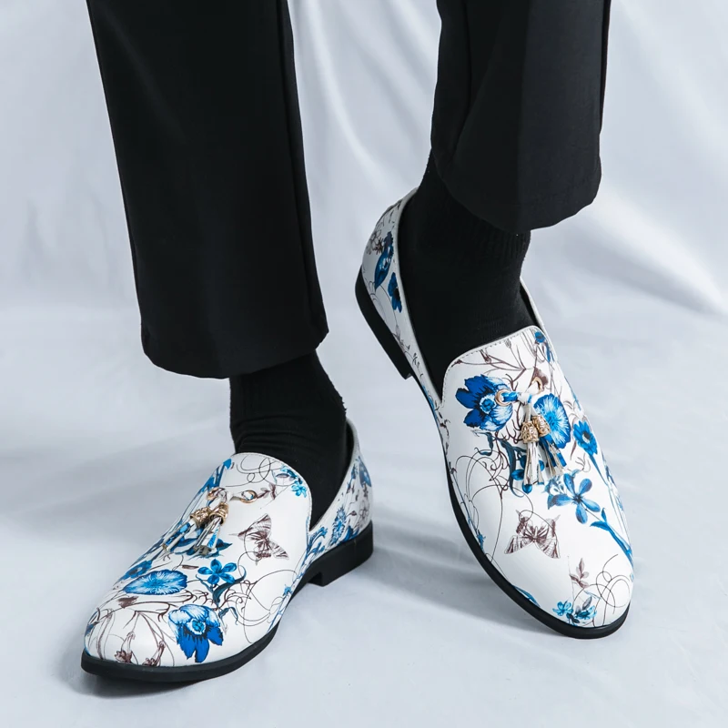 

Men fashion trend Le Fu shoes colors tassels youth personality plus size lightweight and casual one foot kick bean shoes