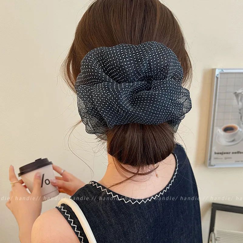 Eleganter Spitzenblumen-Scrunchie im koreanischen Stil, großer Haargummi für Damen und Mädchen, trendiges Haar-Accessoire für den Alltag. – Detail 17