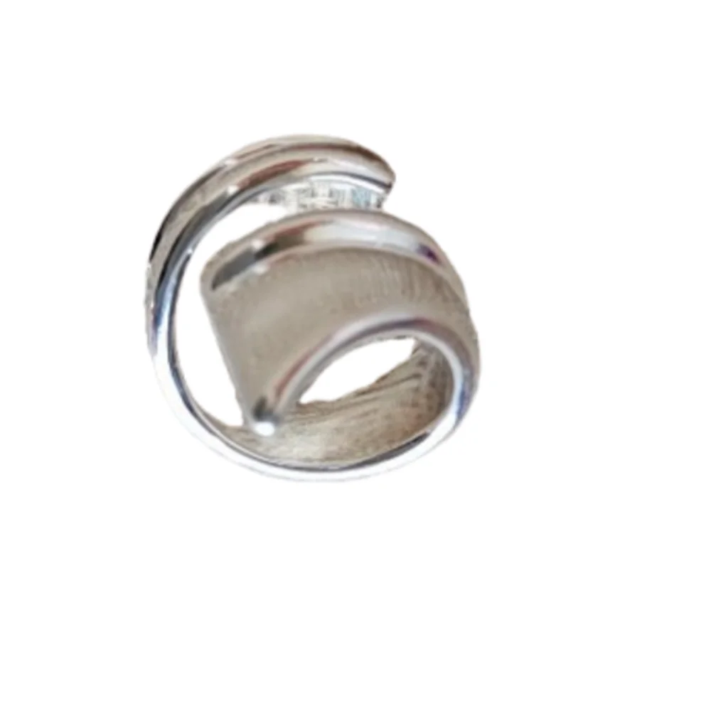 

Модное кольцо Uno 2026 года в европейском и американском стиле, неправильной формы, идеально для повседневного образа.