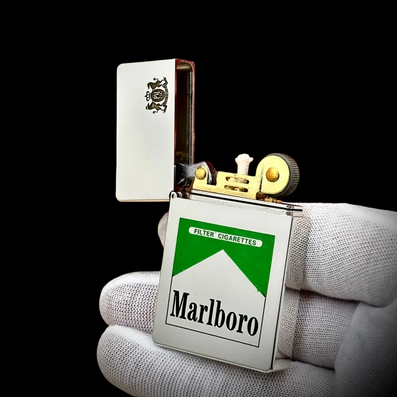 

Small Heavy Armor Brass Kerosene Lighter, Marlboro Fine Carving and Filling Paint, Retro Windproof Grinding Wheel, Men's Gift