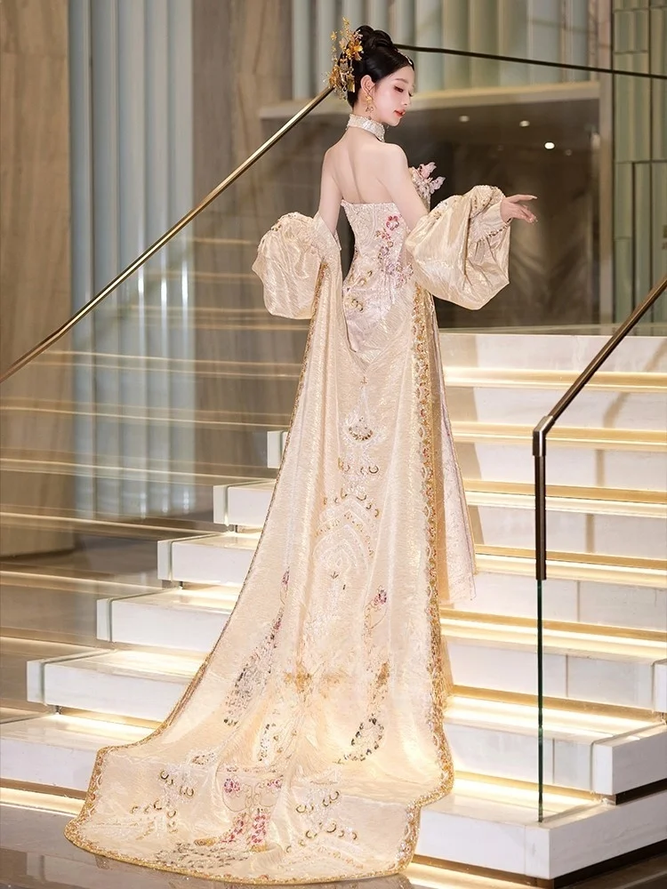 Abito color champagne cheongsam lungo la coda, brindisi per banchetti nuziali di fidanzamento della nuova sposa