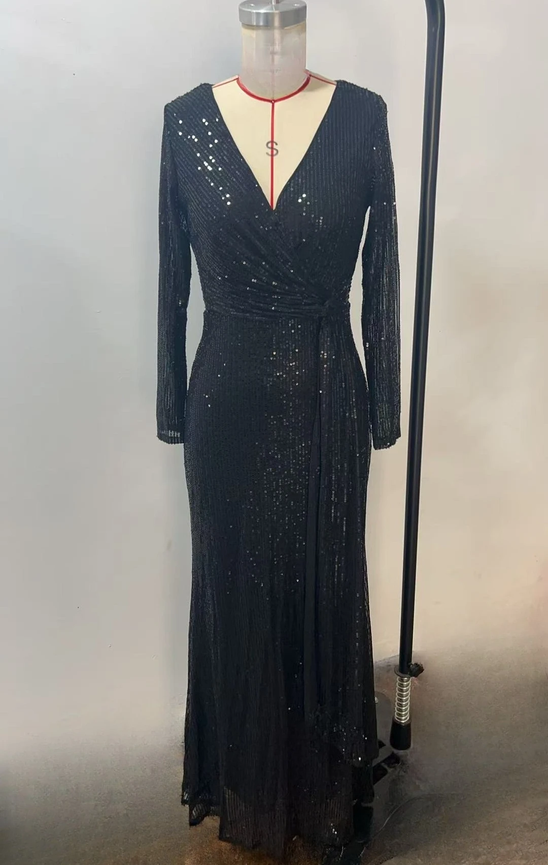 Vestido de Festa Formal Longo com Decote em V, Rendas e Mangas Longas