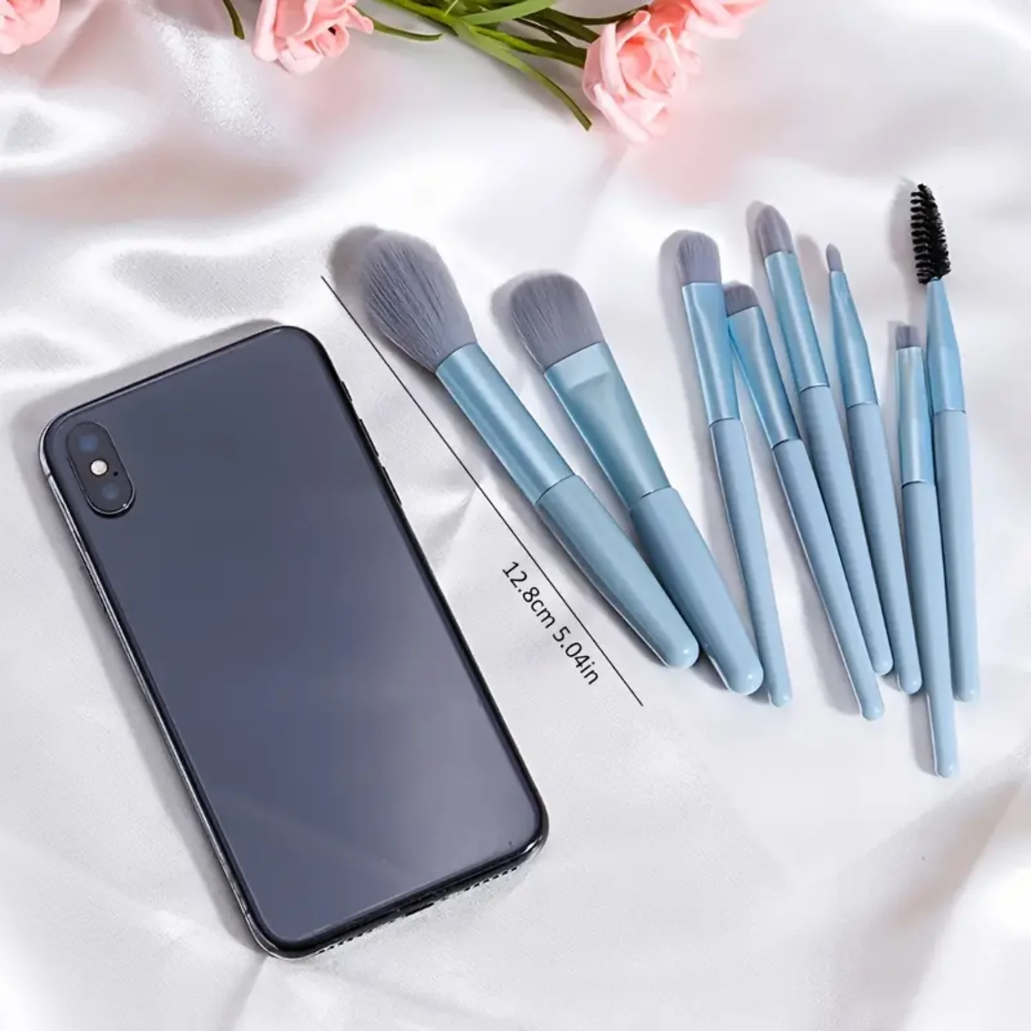 顔、目、唇用のポータブルメイクブラシ8本セット - アイシャドウ、眉毛コーム、まつげスプーリー、ファンデーション、パウダーが含まれます