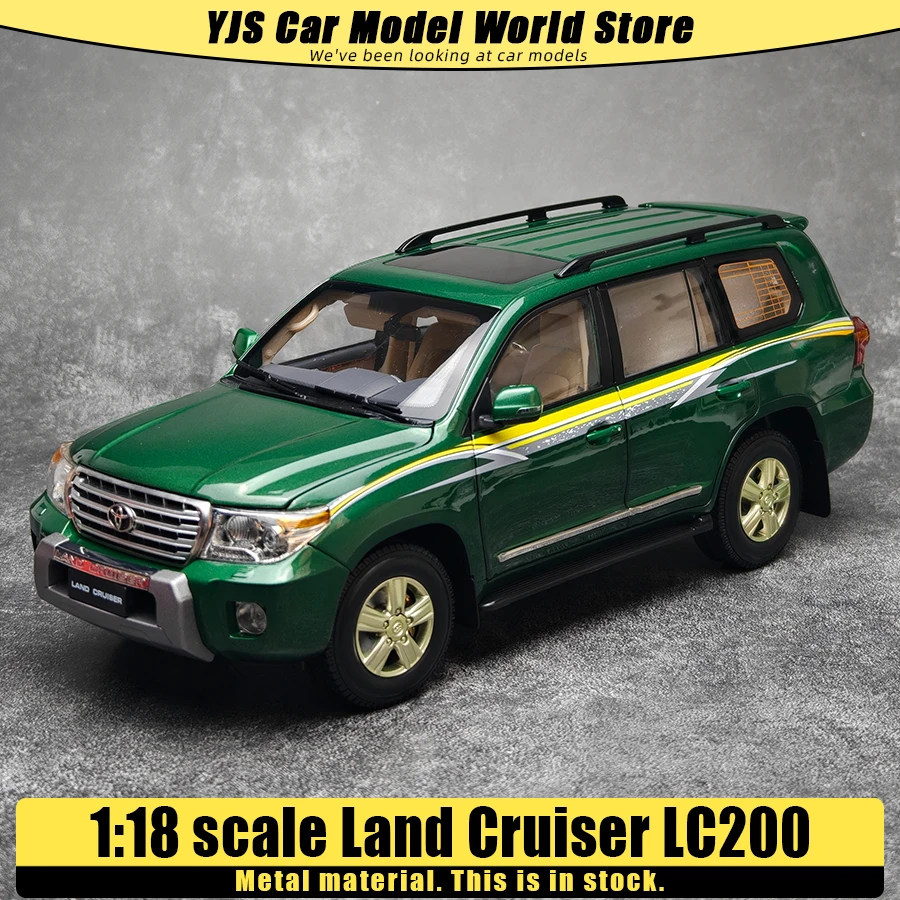 

Масштабная модель внедорожника Land Cruiser LC200 (1:18) из сплава, полностью собранная и готовая к коллекционированию (OEM)