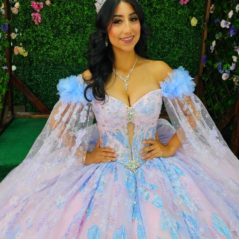 Abiti Quinceanera rosa lucido Abito da ballo con spalle scoperte Applique Perline di fiori Fiocco Tull con mantello Festa di compleanno Dolce 16