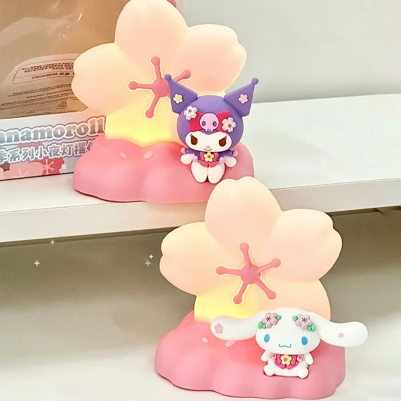 Adorno de luz nocturna de personajes de Sanrio, Serie de temporada de flores de cerezo, decoración de dormitorio, Kuromi Cinnamoroll, regalo de cumpleaños para niñas