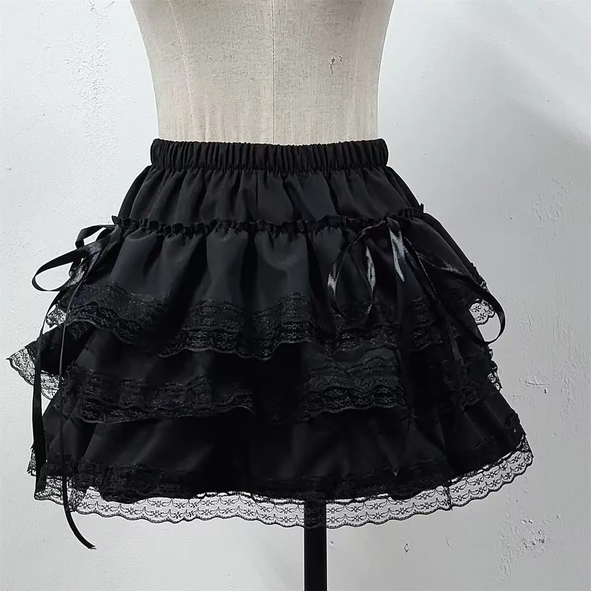 

Black Lace Trim Layered Ruffle Mini Skirt Women Gothic Lolita Satin Bow Decor Elastic Waist A-line Short Skirt for Teens 2026