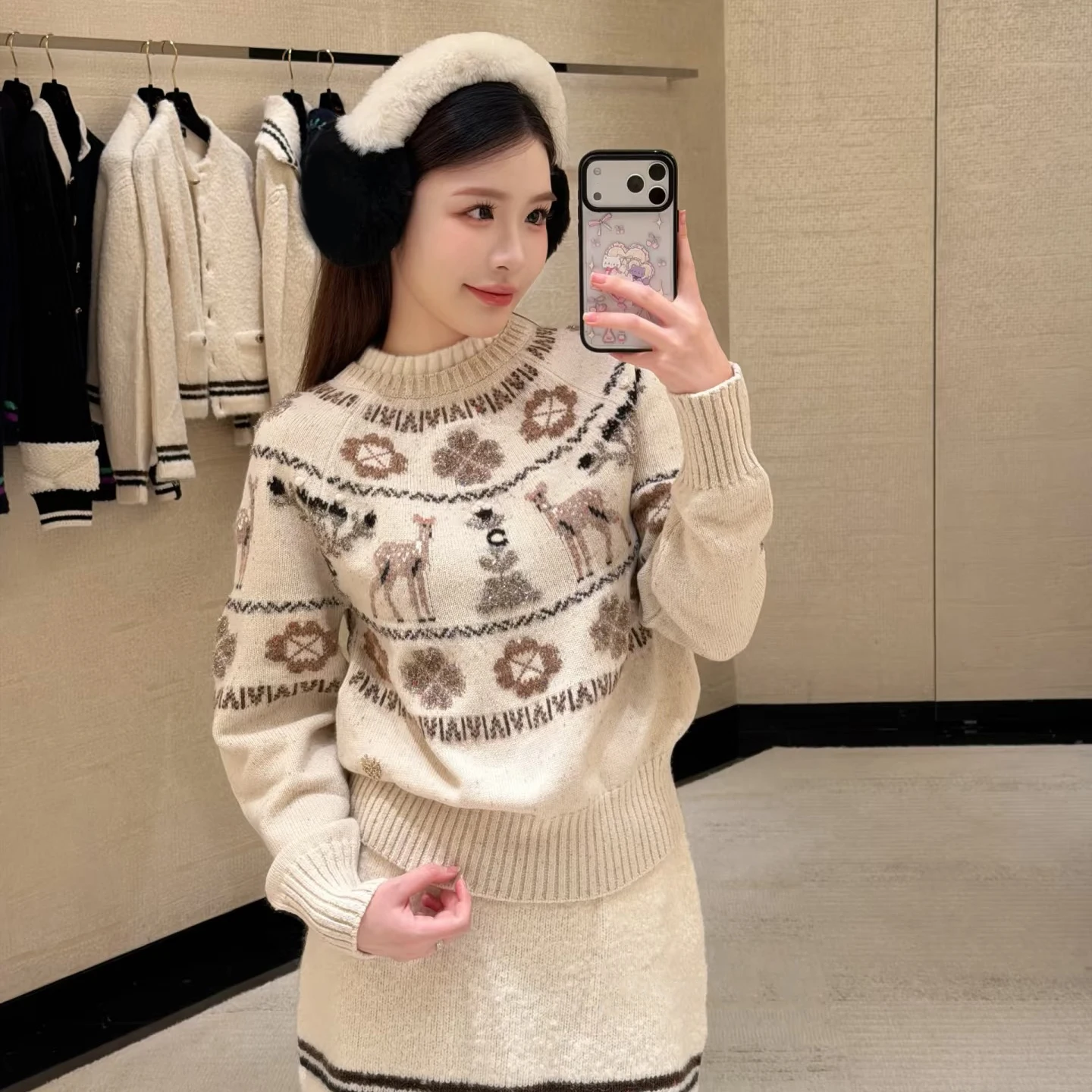 Damenpullover „Winter Christmas Limited Edition“ 2025, halbhoher Rundhalsausschnitt mit Rentiermotiv aus silbernem Metallgarn