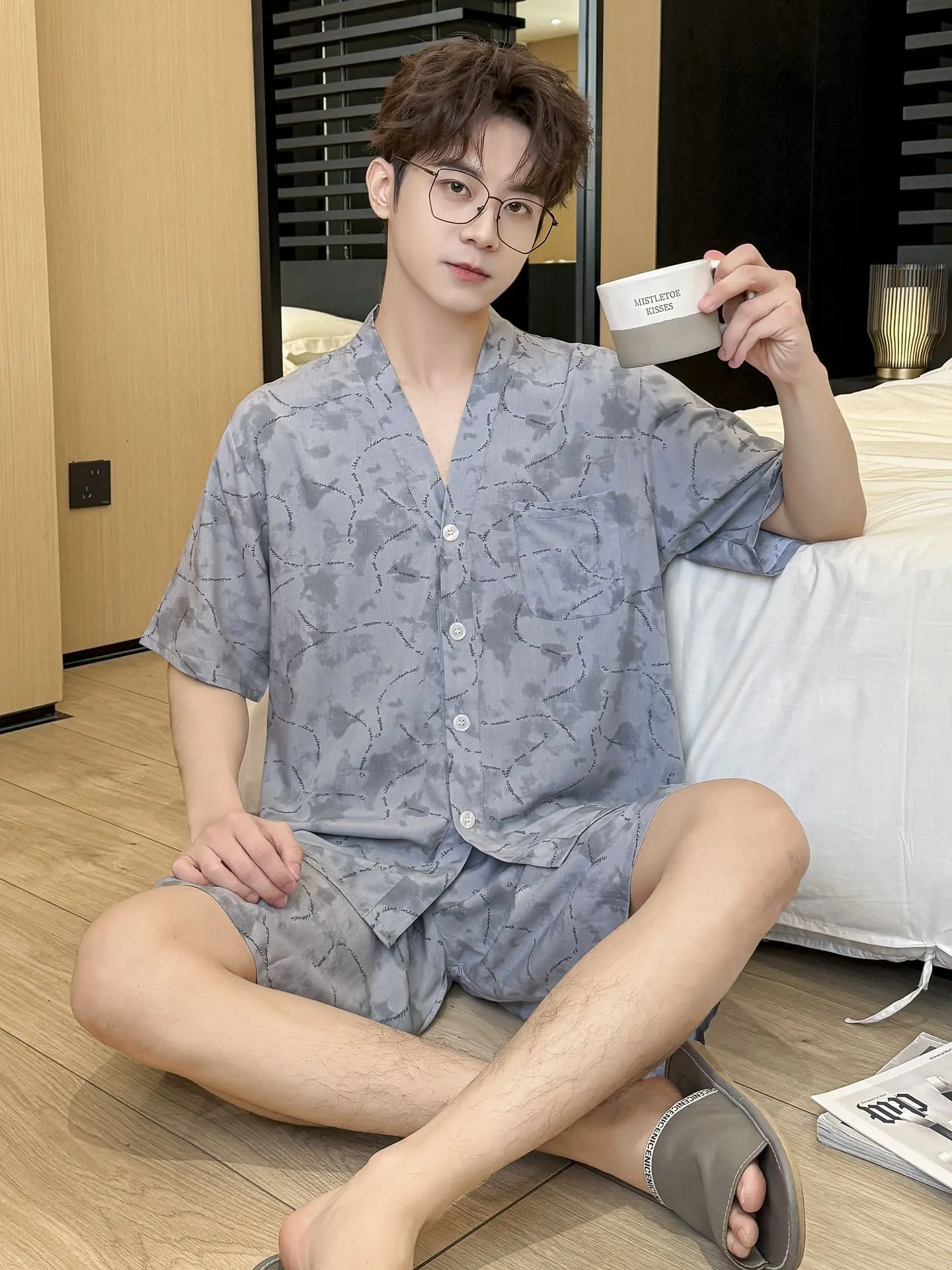 Lightweight Cotton Silk Sleepwear Short Sleeve Loose Fit V-Neck Shorts for Men Summer Comfortable Breathable Home Clothes