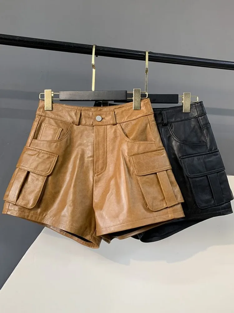 Pantaloncini dritti in vera pelle tinta unita per il tempo libero Pantaloni corti a vita alta femminili con bottoni in pelle cerata a olio di pelle di pecora