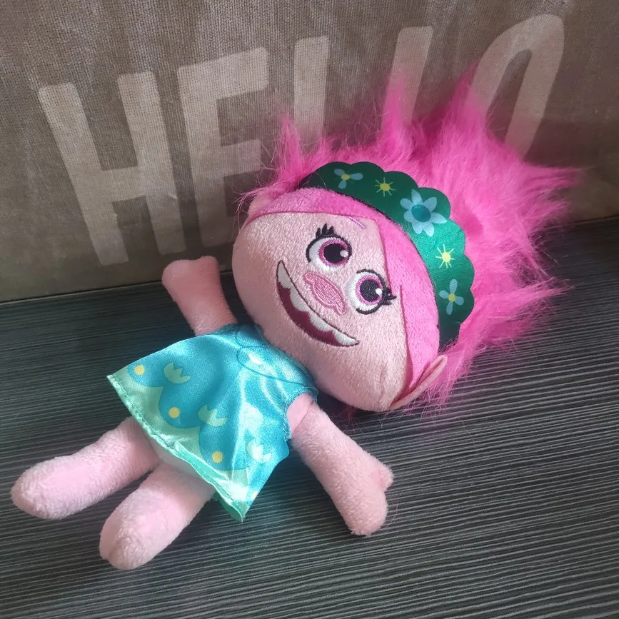 A boneca de pelúcia brilhante das fadas de cabelo mágicas Trolls, Bobbie Branch, como presente para festivais infantis.