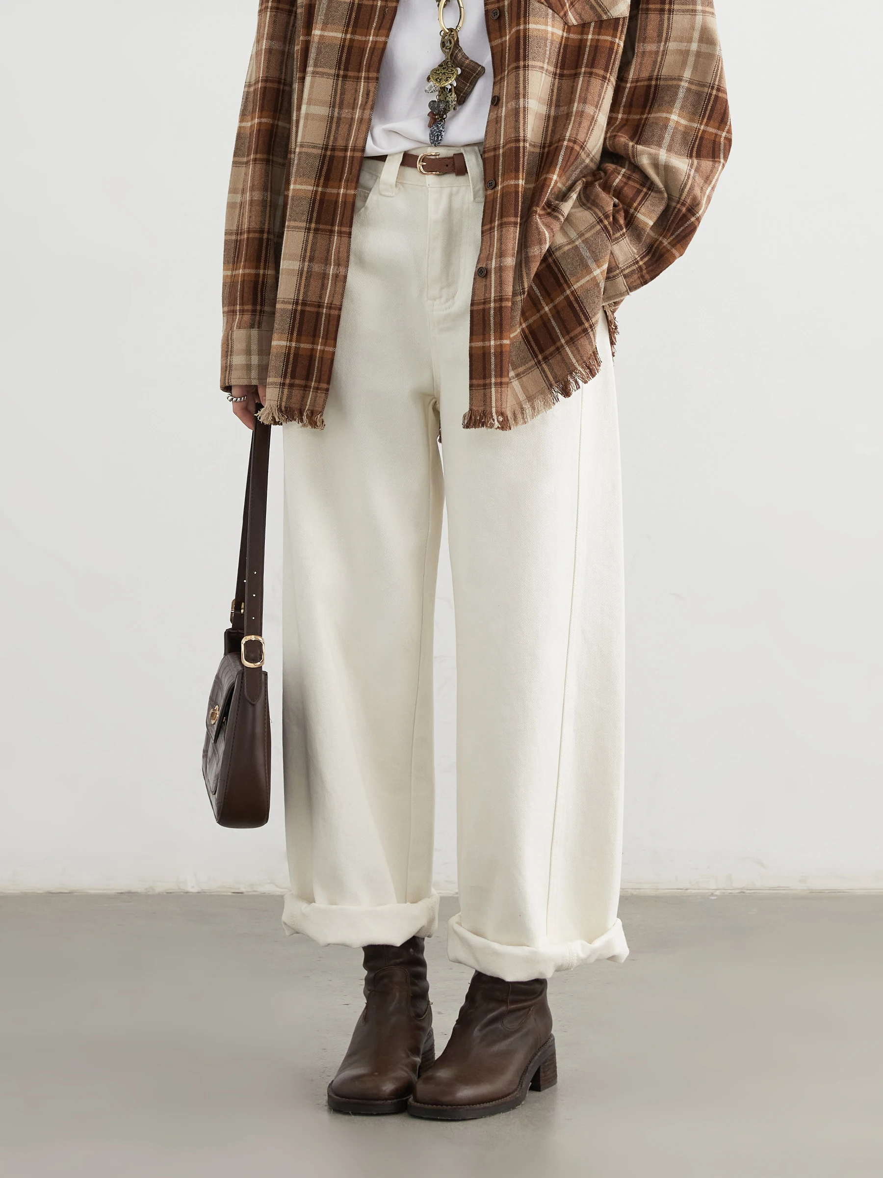 CHIC VEN กางเกงยีนส์ผู้หญิงสีขาววินเทจลำลองขากว้างกางเกงเดนิมกระชับสัดส่วนกางเกงหญิงฤดูใบไม้ร่วงฤดูหนาว 2025