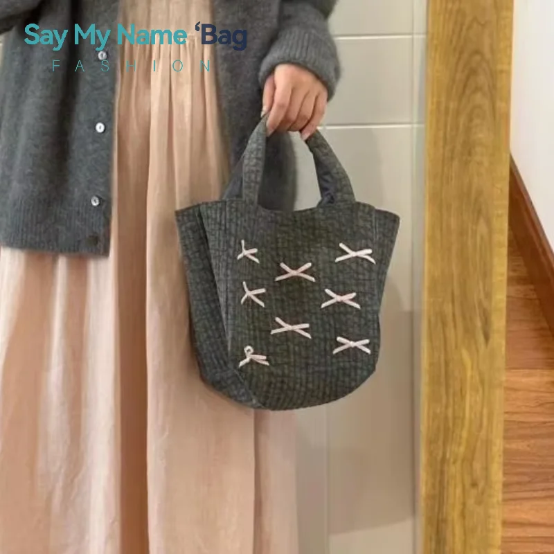 

Large Capacity Mommy Bag Lightweight Messenger Bag Fashionable Multifunctional Handheld Shoulder Diaper Bag For Outings