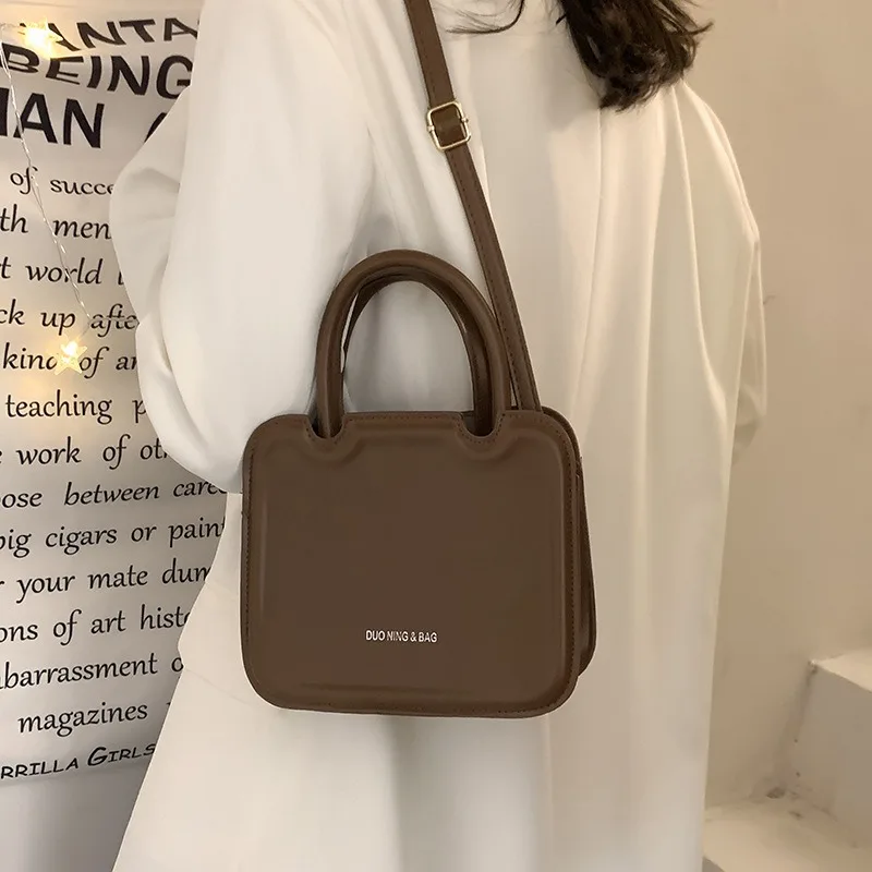 Europe America and Other Popular Bags Women\'s 2024 Spring New Fashion Messenger Bag Retro Versatile Portable Small Square Bag