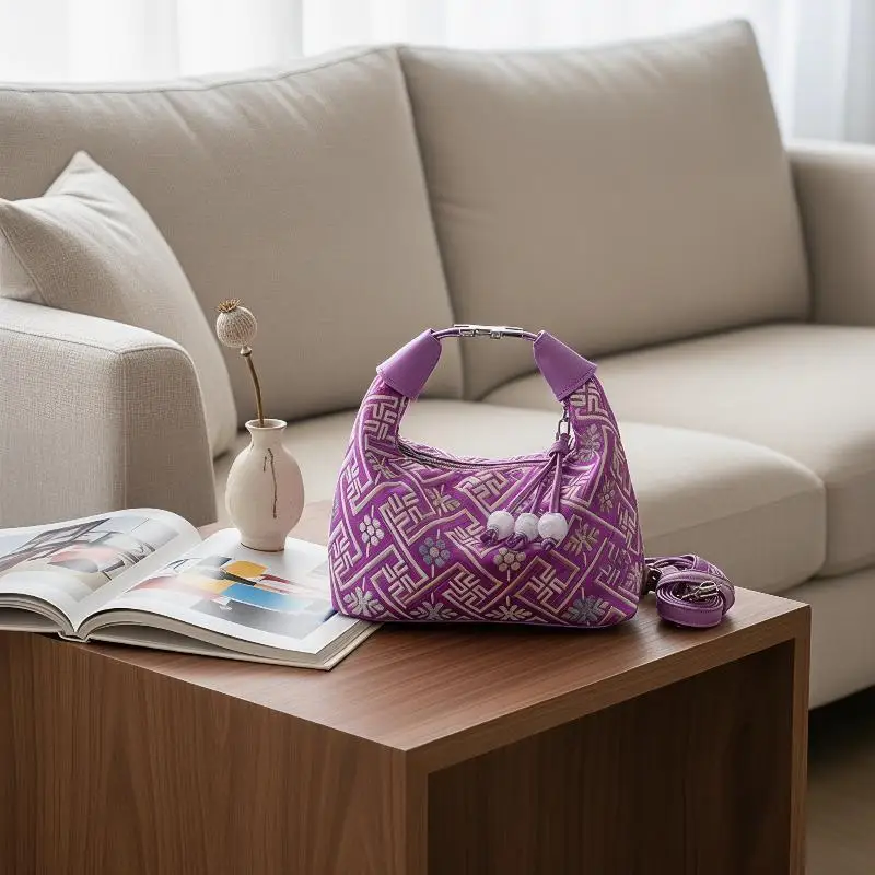 Elegant Chinese Style Embroidery Handbag Bead Pendant Zipper Closure Cheongsam Bag Small Bucket Canvas Material