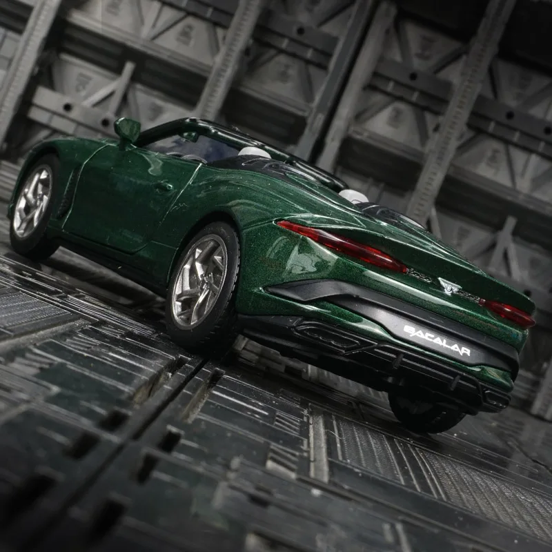 1:32 Bentley Mulliner Bacalar convertible alloy sports car model with rich details, fine workmanship, and good quality