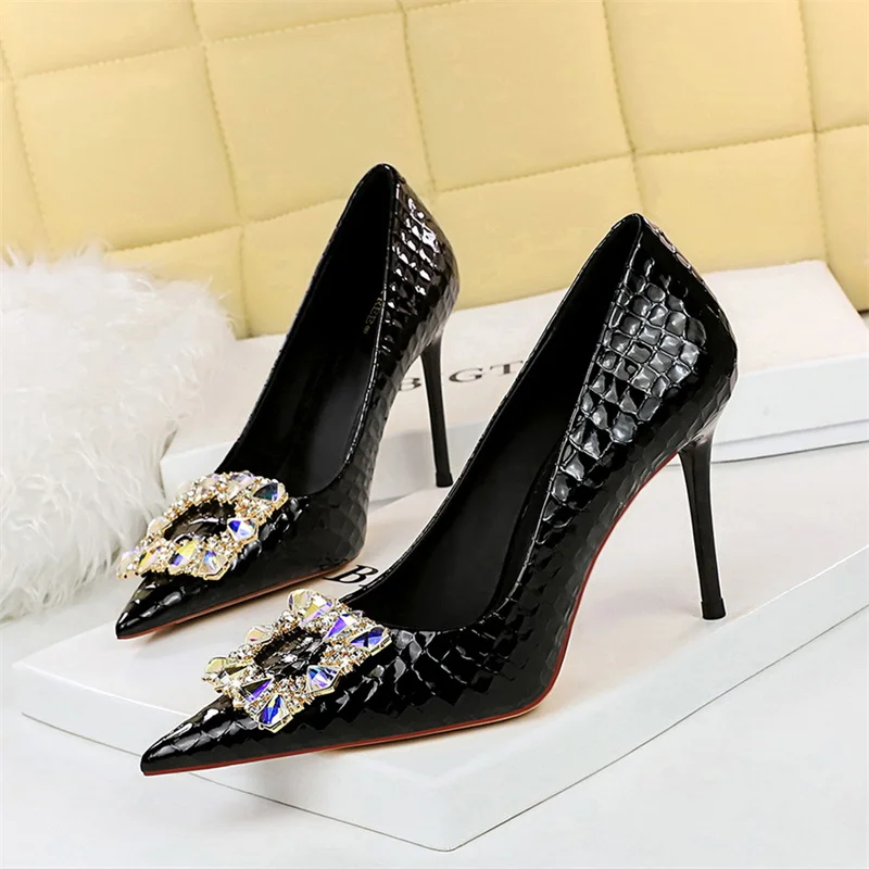 

Women Elegant High Heel Stiletto Pumps Pointed Toe Black White Bling Metal Rhinestone Buckle Wedding Event Single Shoes