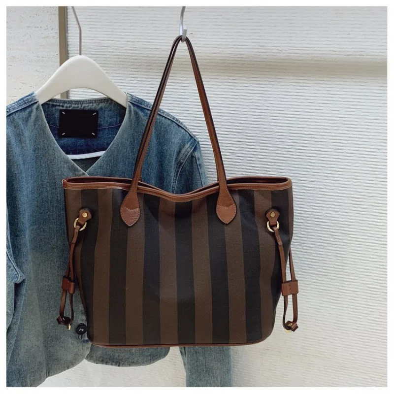 

Luxury Clutch Bag Women Stylish Mini Purse For Evening Superstar Show Paris Fashion Statement Piece