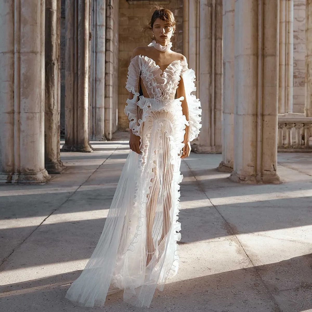 رومانسية الكشكشة فساتين السهرة البيضاء الوهم مطوي تول فستان الزفاف فستان الزفاف التقطت الصور شير الأورجانزا فستان الحفلات