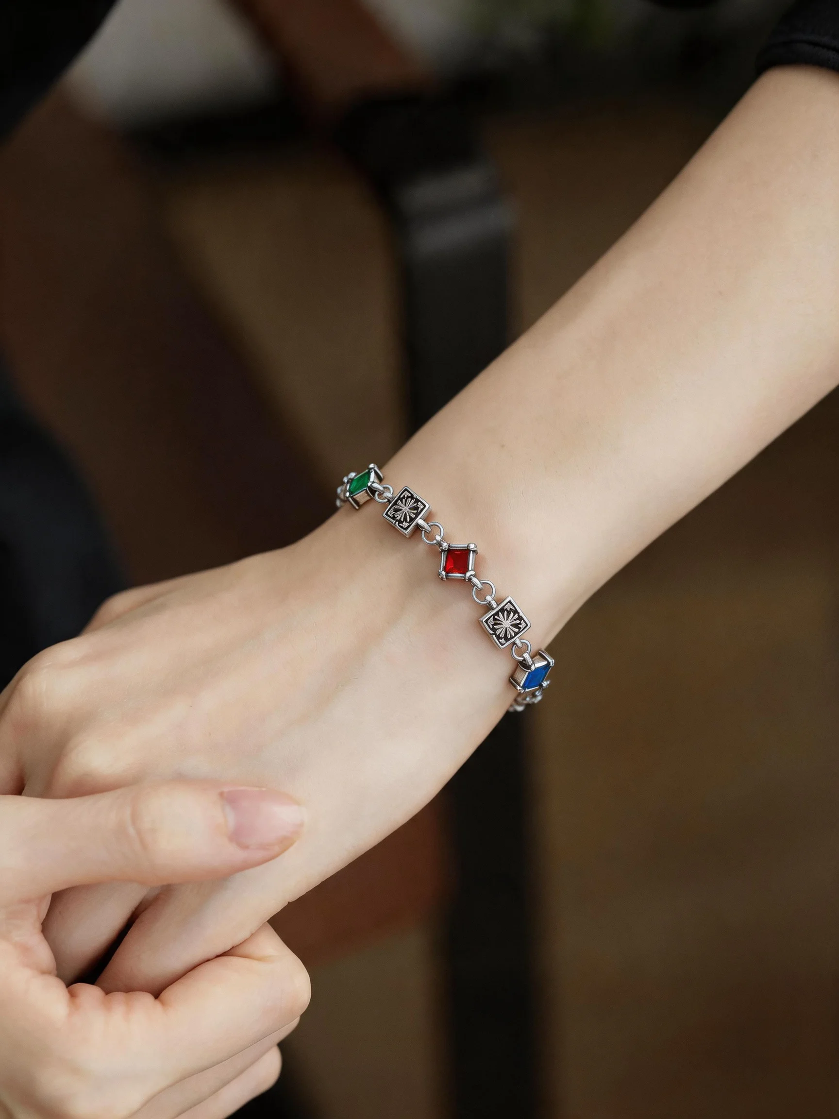 Colorful Zircon Cross Bracelet for Women, Retro, Exquisite, Simple, Unique, Punk Hip-Hop Hand Jewelry, 2026 New Style