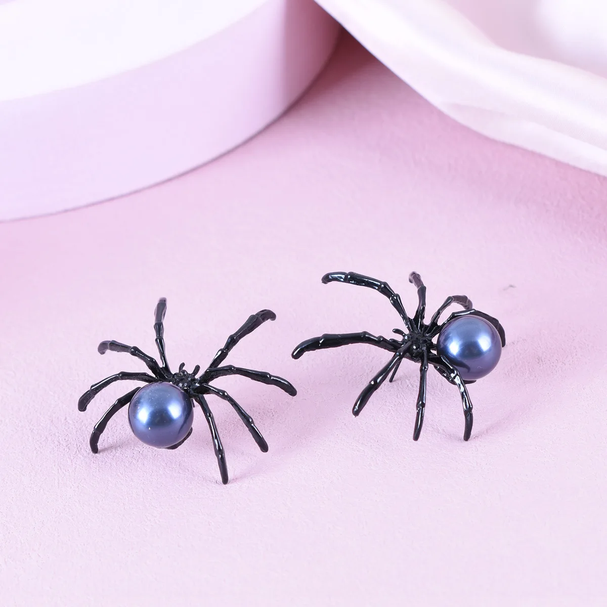 Halloween Hyperbole Dark Vintage Punk Earrings For Women Simple Personality Black Spider Alloy Pearl Jewelry Puncture Ear Studs