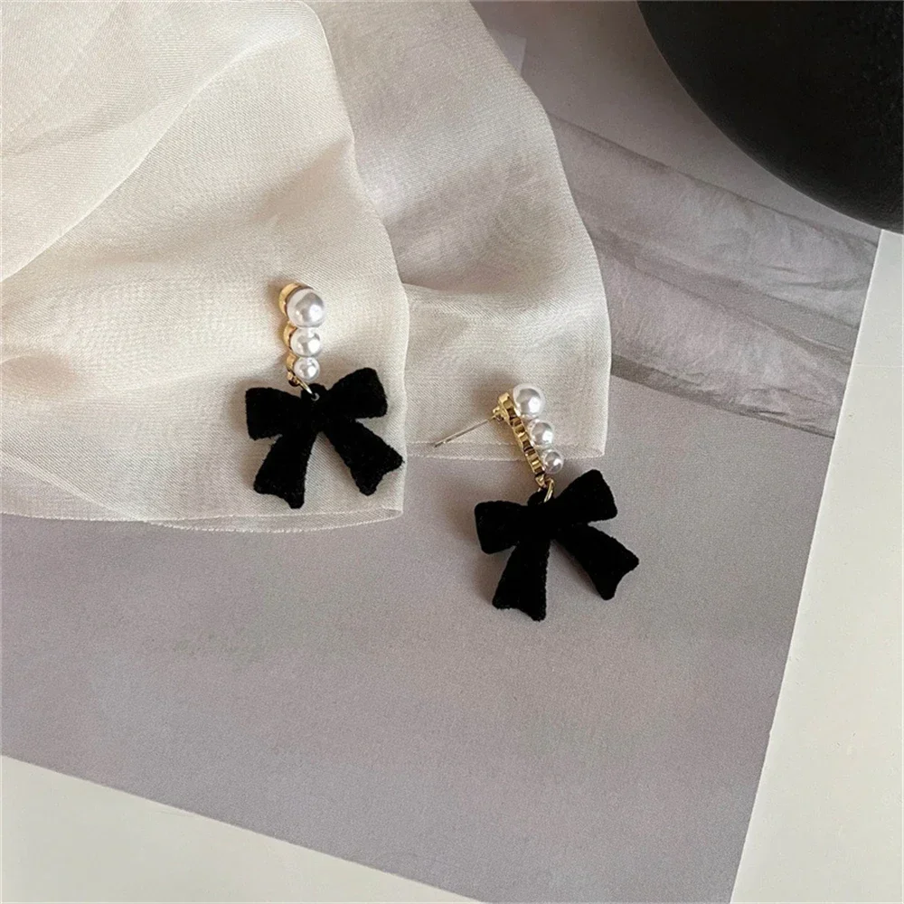 Sweet Bowknots Imitation Pearl Flocked Earrings for Women Girls Elegant Red Black Ear Accessories Fashion Jewelry Exquisite Gift